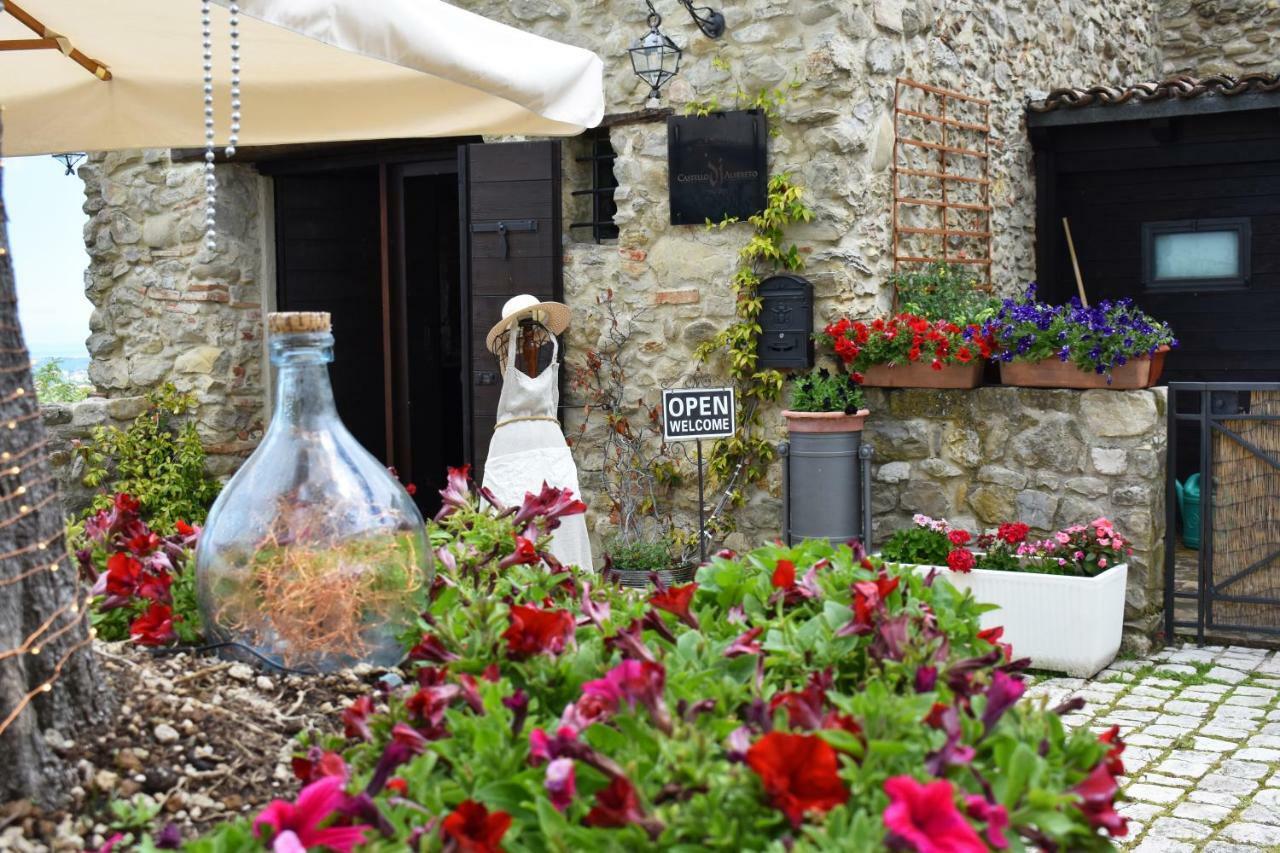 Castello Di Albereto Hotel Trarivi Exterior photo